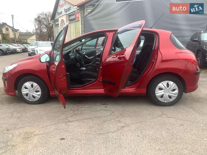 Хэтчбек Peugeot 308 2010 в Виннице