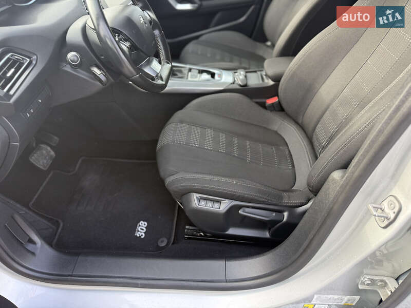 Універсал Peugeot 308 2015 в Рівному