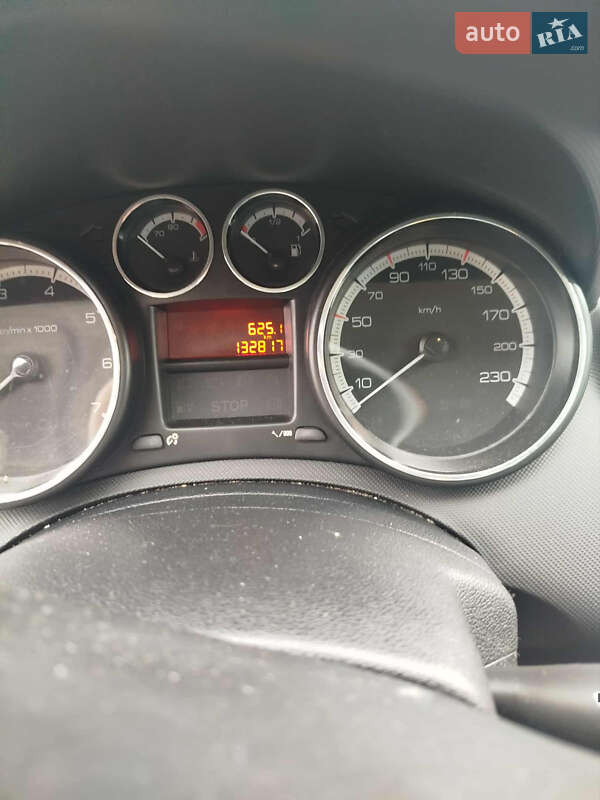 Универсал Peugeot 308 2008 в Старом Самборе фото 12 Универсал Peugeot 308 2008 в Старом Самборе