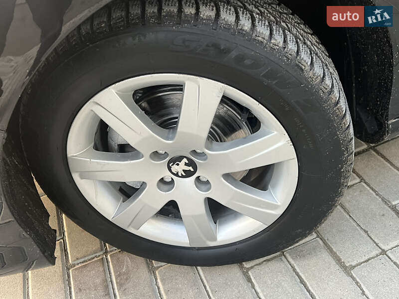 Универсал Peugeot 308 2011 в Тернополе