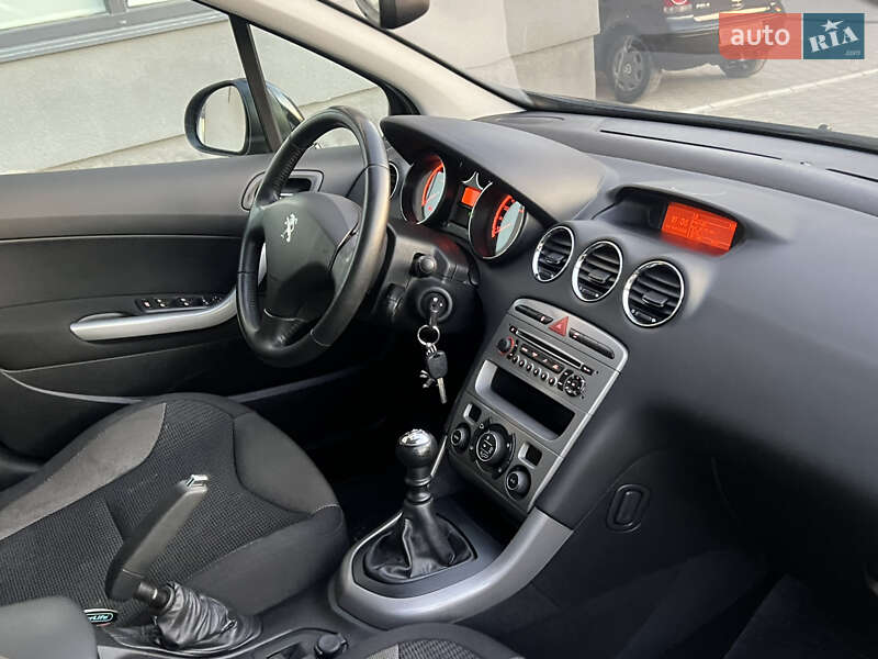 Универсал Peugeot 308 2011 в Тернополе