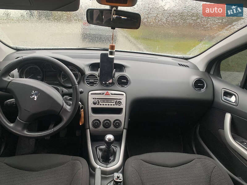 Универсал Peugeot 308 2010 в Ровно