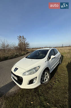 Хетчбек Peugeot 308 2011 в Дніпрі