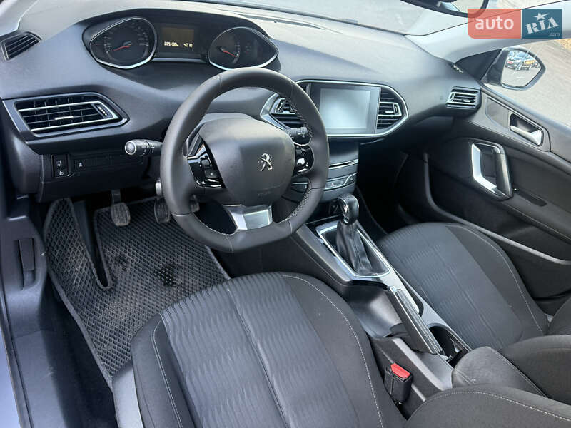 Универсал Peugeot 308 2015 в Ровно