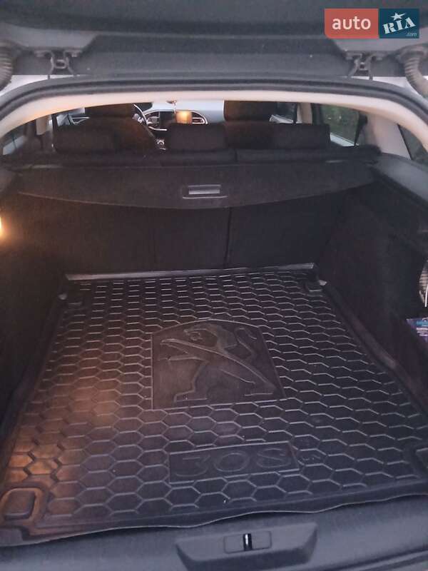 Универсал Peugeot 308 2016 в Львове