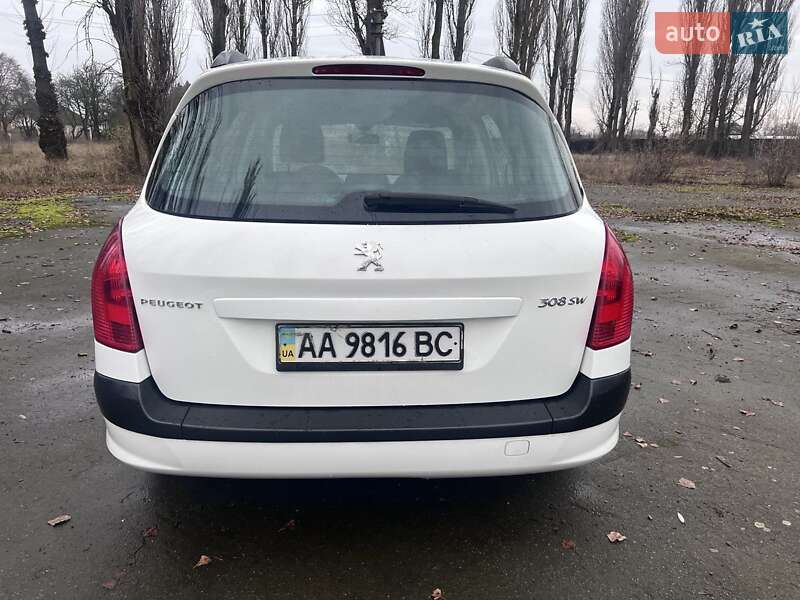 Универсал Peugeot 308 2011 в Радомышле