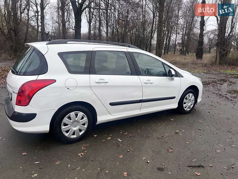 Универсал Peugeot 308 2011 в Радомышле