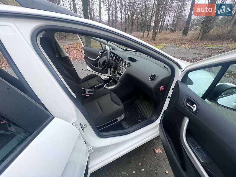 Универсал Peugeot 308 2011 в Радомышле