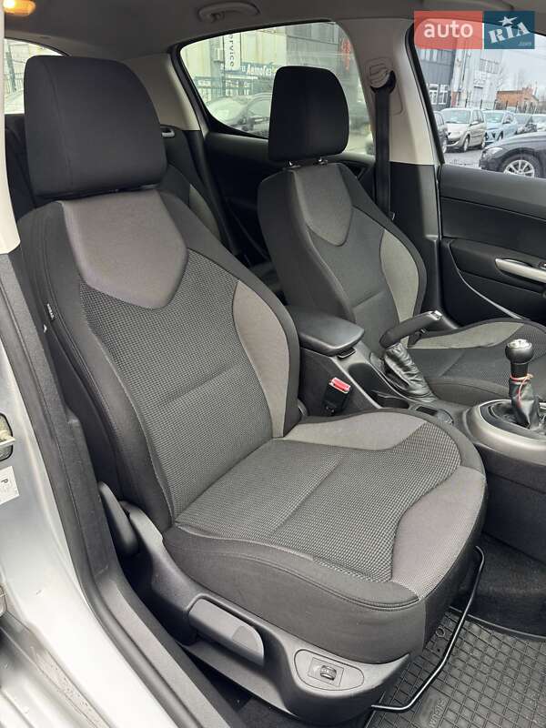 Хэтчбек Peugeot 308 2011 в Сумах