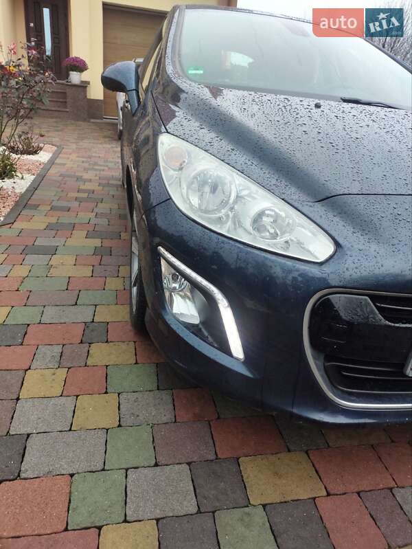Хэтчбек Peugeot 308 2011 в Луцке