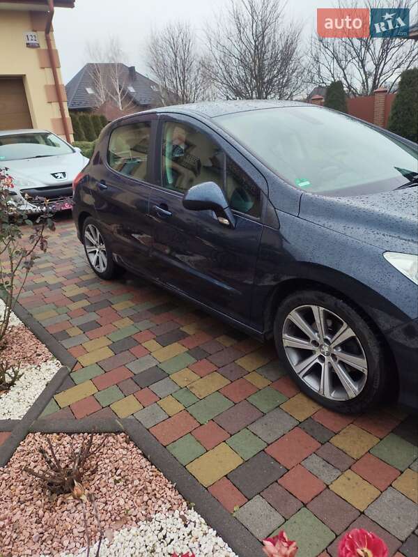 Хэтчбек Peugeot 308 2011 в Луцке