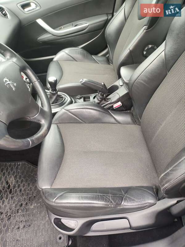 Хэтчбек Peugeot 308 2011 в Луцке