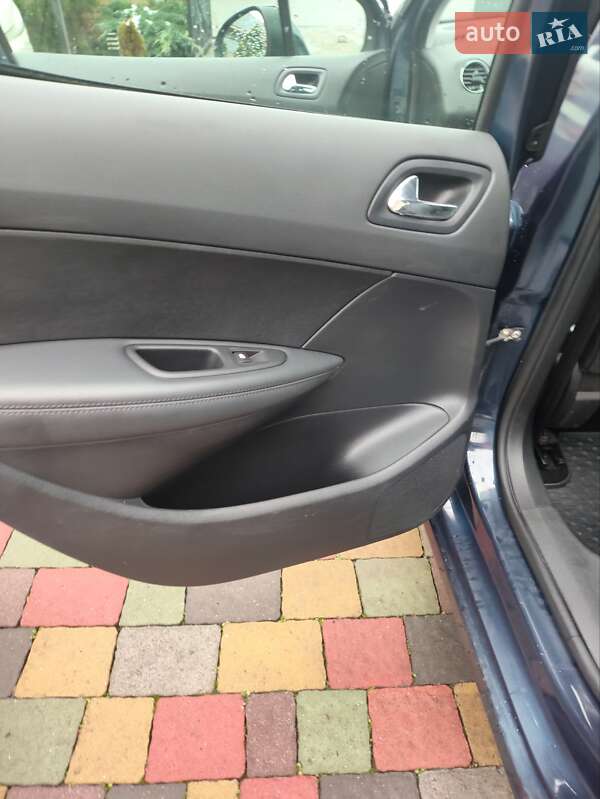 Хэтчбек Peugeot 308 2011 в Луцке