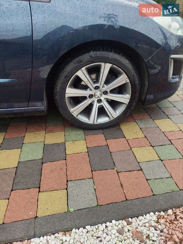 Хэтчбек Peugeot 308 2011 в Луцке