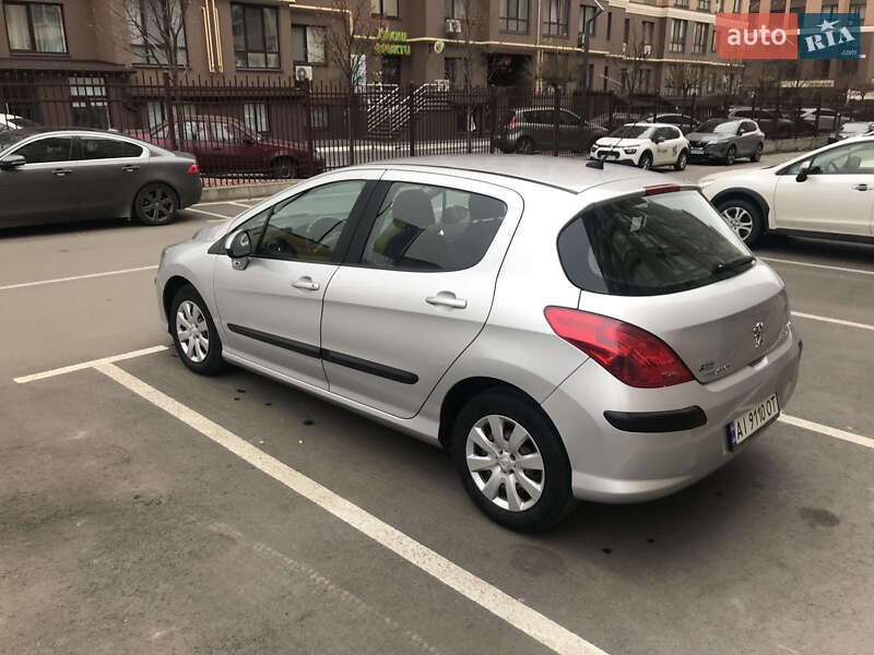 Хэтчбек Peugeot 308 2008 в Киеве