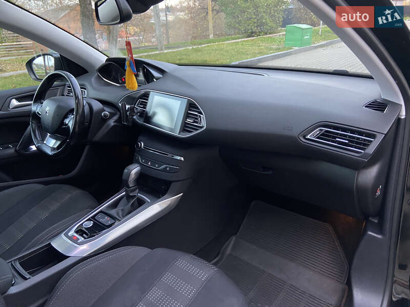 Универсал Peugeot 308 2015 в Звягеле