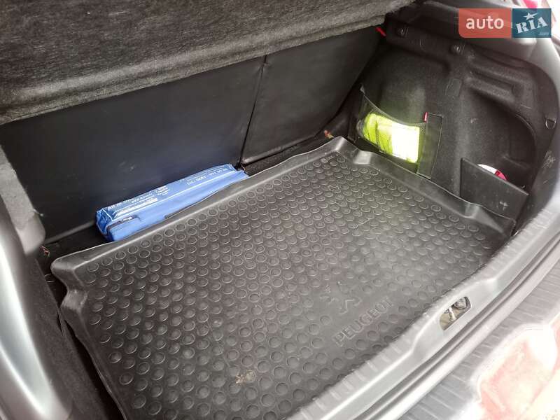 Хэтчбек Peugeot 308 2008 в Ромнах