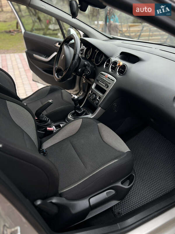 Хэтчбек Peugeot 308 2009 в Золочеве