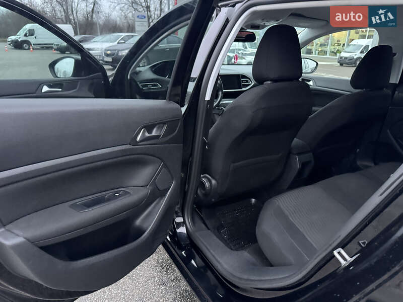 Универсал Peugeot 308 2015 в Киеве