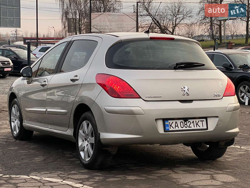 Хэтчбек Peugeot 308 2010 в Ровно