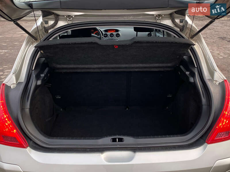 Хэтчбек Peugeot 308 2010 в Ровно