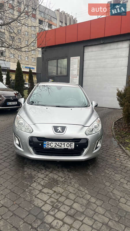 Хэтчбек Peugeot 308 2011 в Львове