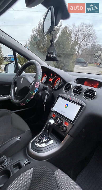 Хэтчбек Peugeot 308 2011 в Львове