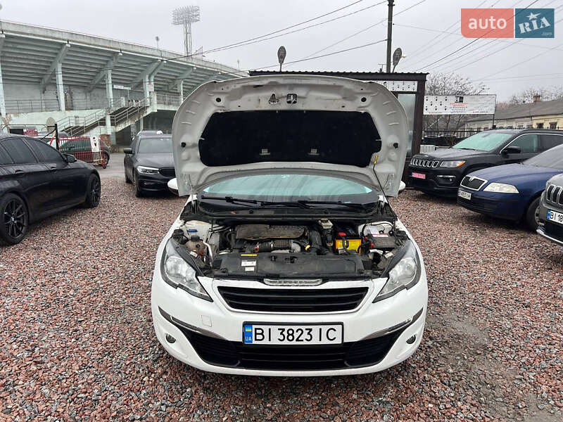 Хэтчбек Peugeot 308 2015 в Полтаве