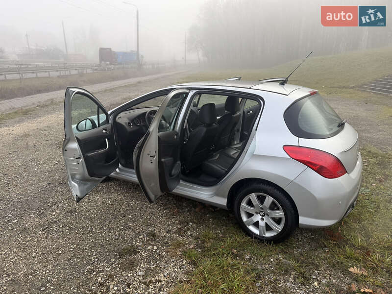 Хэтчбек Peugeot 308 2011 в Тернополе