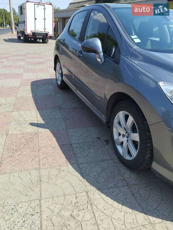 Хетчбек Peugeot 308 2011 в Краматорську