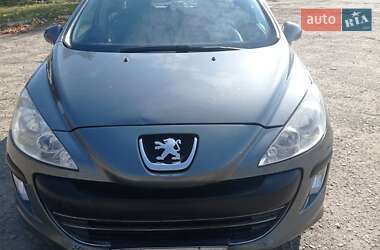 Хэтчбек Peugeot 308 2010 в Чугуеве