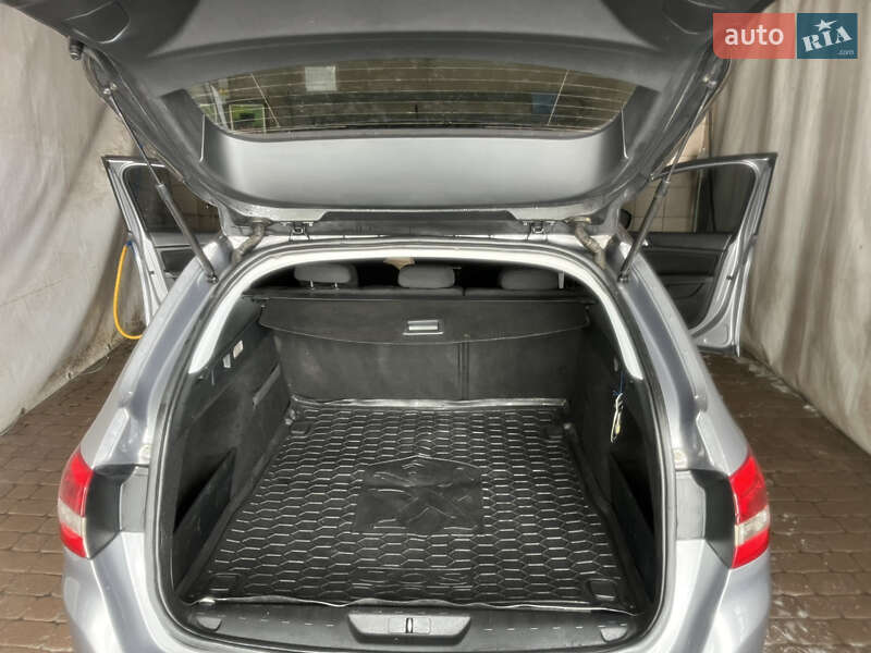 Универсал Peugeot 308 2015 в Киеве