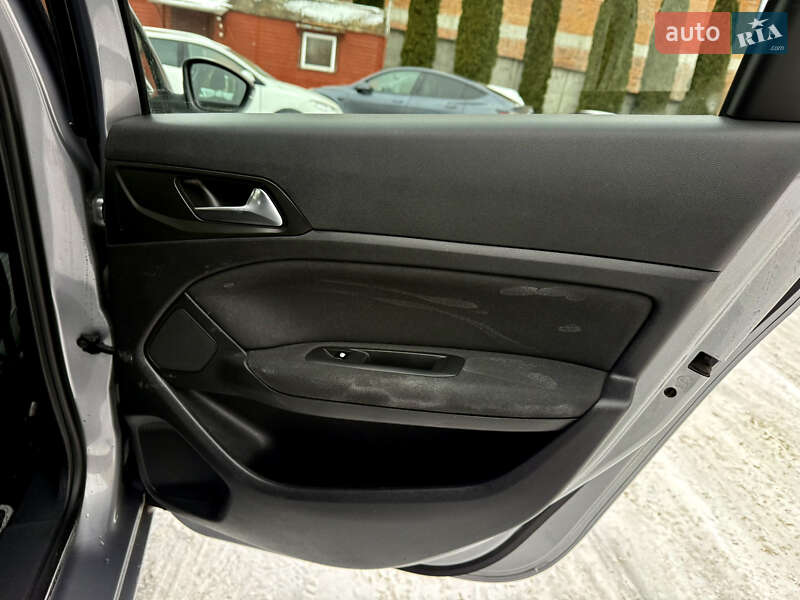 Универсал Peugeot 308 2015 в Ровно