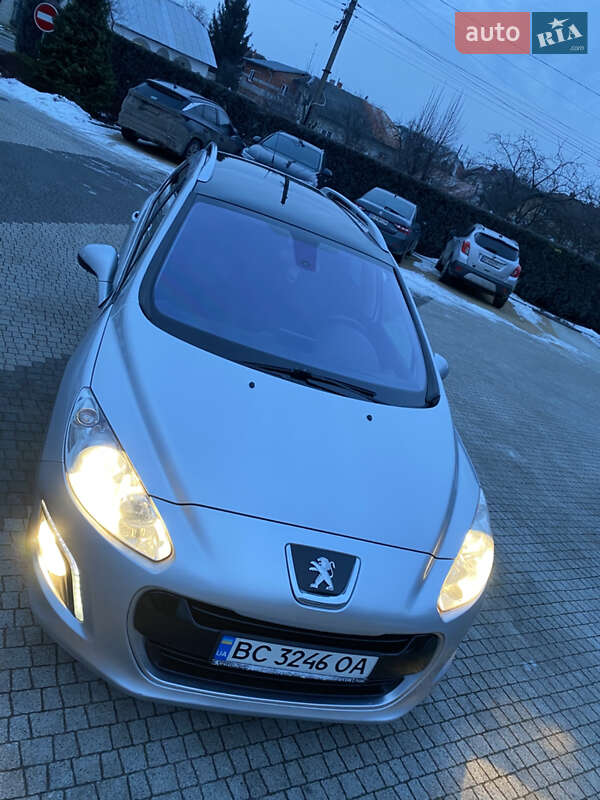 Хэтчбек Peugeot 308 2012 в Стрые