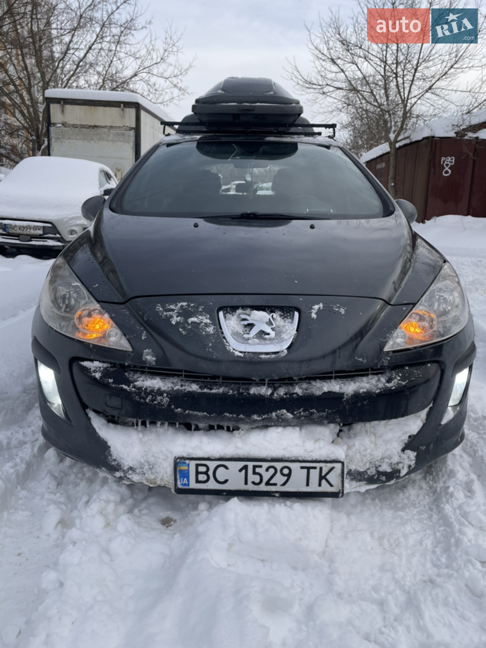 Продам власне авто, я 3 власних, до мене їздили 2 жінки, вкладень на разі не потребує крім заміни лобового скла та дрібних нюансів, на роботу не впливають, машинка їде впевнено, та заводиться в любу погоду, помилок немає, масло не їсть, антифриз не їсть, щойно було проведене ТО, було замінено всі фільтра, масло в двигуні, масло в кпп, сальники коробки, прокладка корпусу масляного фільтра, ходова ціленька, все зроблено, по двигуну недавно реставрували ГБЦ, замінили теплообмінник, датчик температури, поміняли ОЖ, та багато чого іншого, продаю як є, укомплектована аеробагажником, магнітолою CarPlay, задня камера, хороша акустика, домкрат, докатка, присутній торг біля капоту, обмін також розглядаю або ключ на ключ або з вашою доплатою, з пропозиціями - «За 4500 заберу» прошу не турбувати