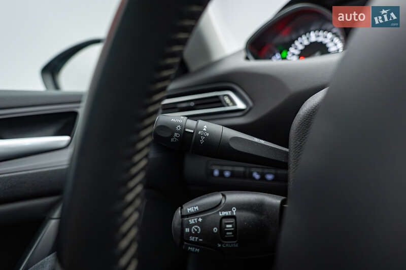 Универсал Peugeot 308 2017 в Киеве