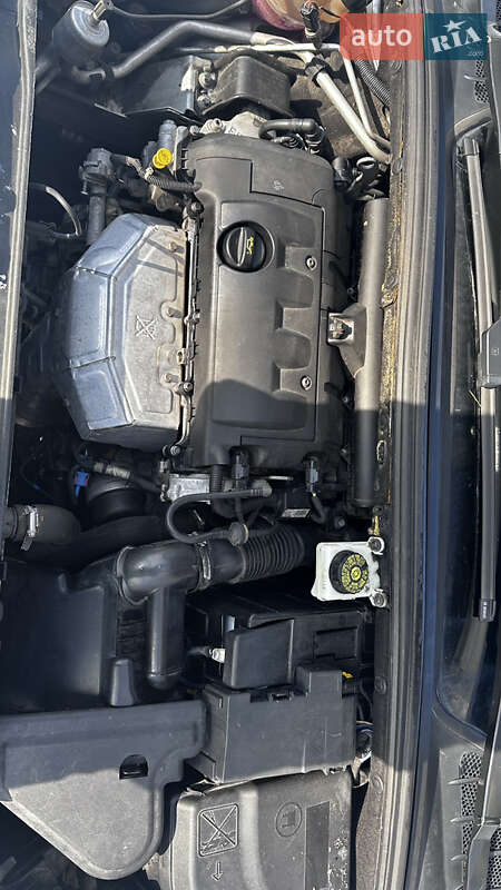 Хэтчбек Peugeot 308 2010 в Киеве