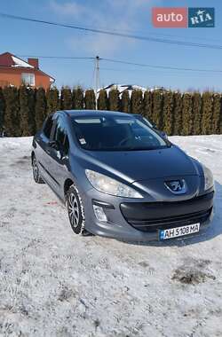 Хэтчбек Peugeot 308 2011 в Рованцах