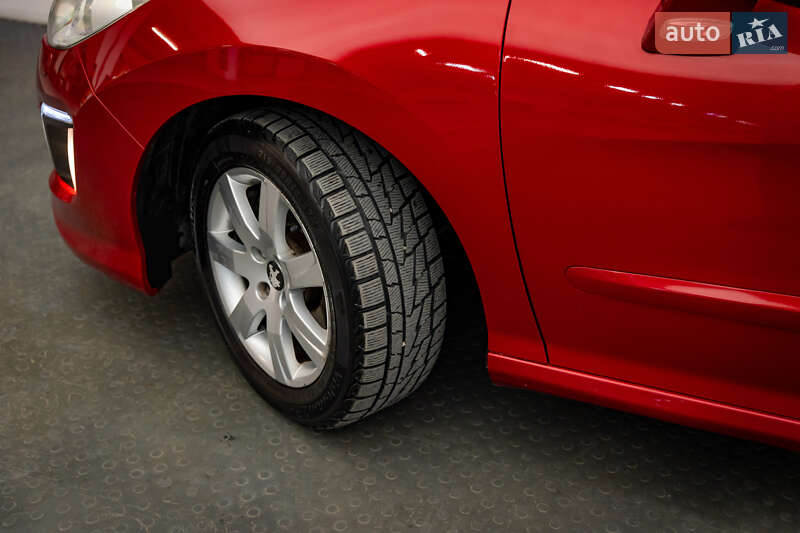 Хэтчбек Peugeot 308 2011 в Киеве