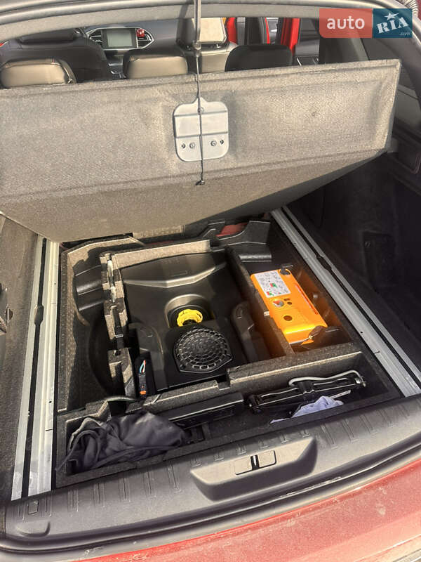 Универсал Peugeot 308 2015 в Львове