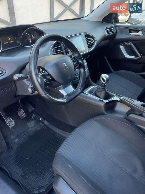 Универсал Peugeot 308 2015 в Сарнах