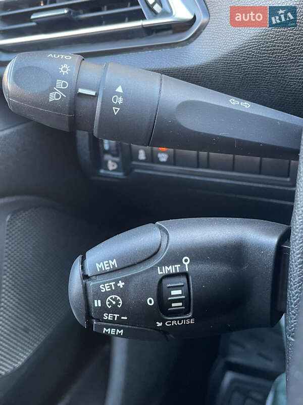 Универсал Peugeot 308 2015 в Сарнах