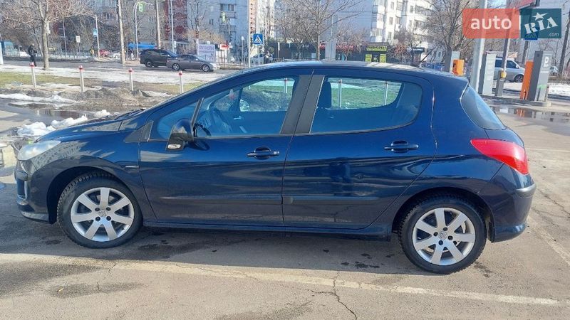 Хэтчбек Peugeot 308 2010 в Киеве