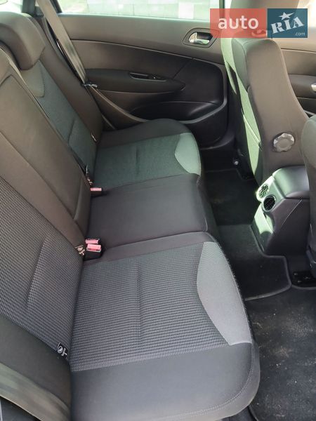 Универсал Peugeot 308 2012 в Городке