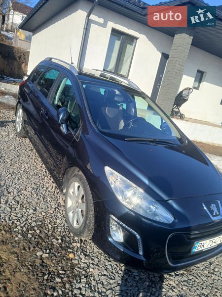 Универсал Peugeot 308 2012 в Городке