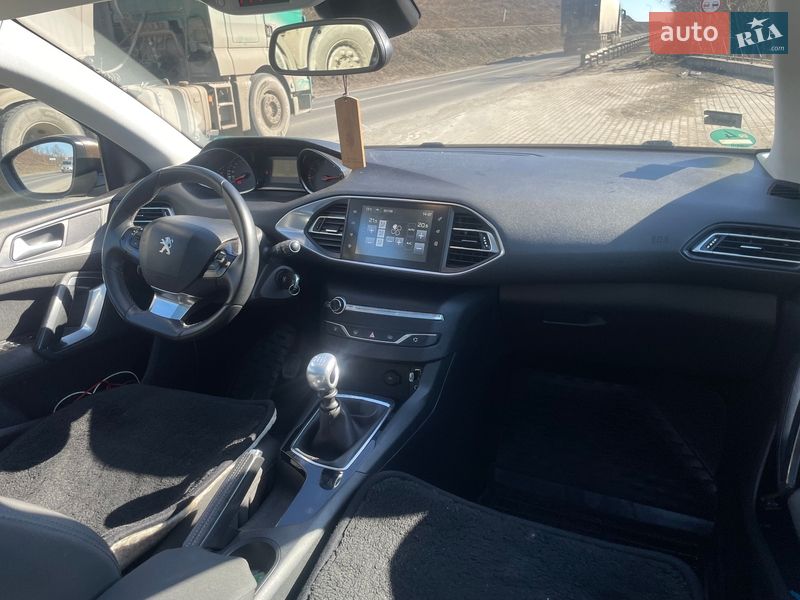 Хэтчбек Peugeot 308 2015 в Тернополе