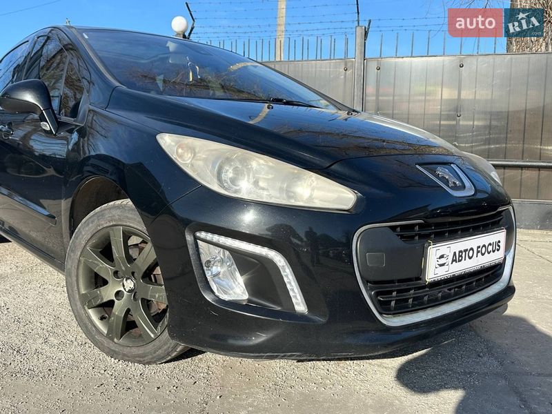 Хэтчбек Peugeot 308 2012 в Киеве