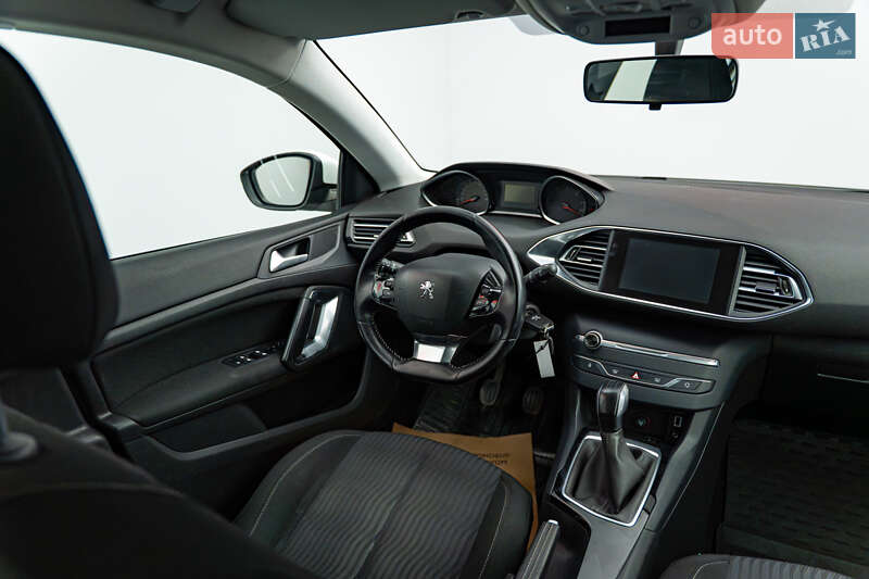 Хэтчбек Peugeot 308 2017 в Киеве