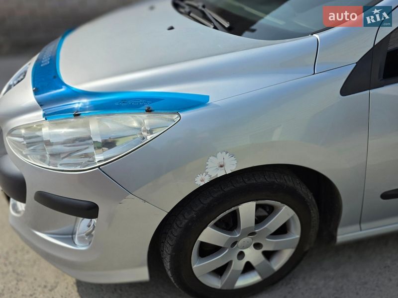 Хетчбек Peugeot 308 2010 в Києві