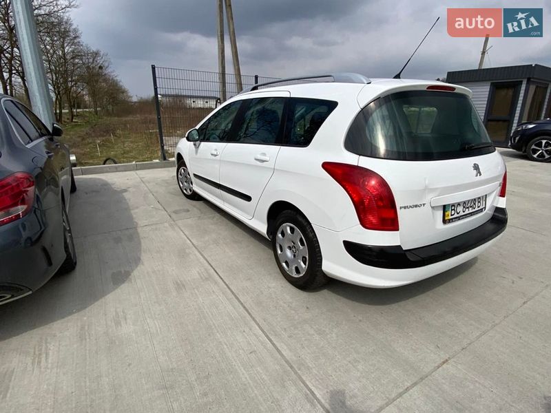 Универсал Peugeot 308 2011 в Рудки